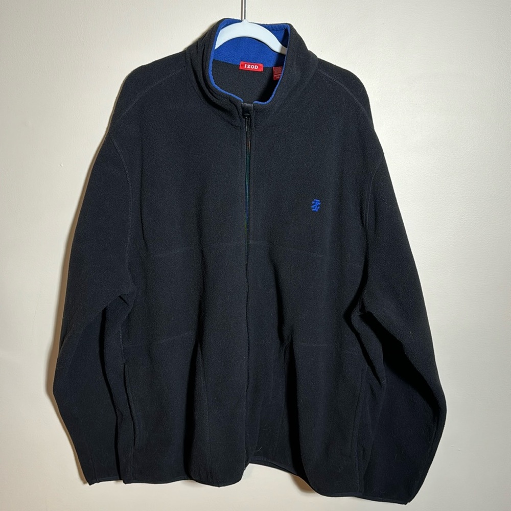 Men’s 2XL Izod Fleece Jacket. Front zipper and pockets. Black with blue trim.